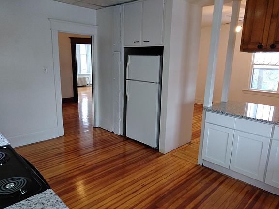 4th image of 263 W Lawrence St #2