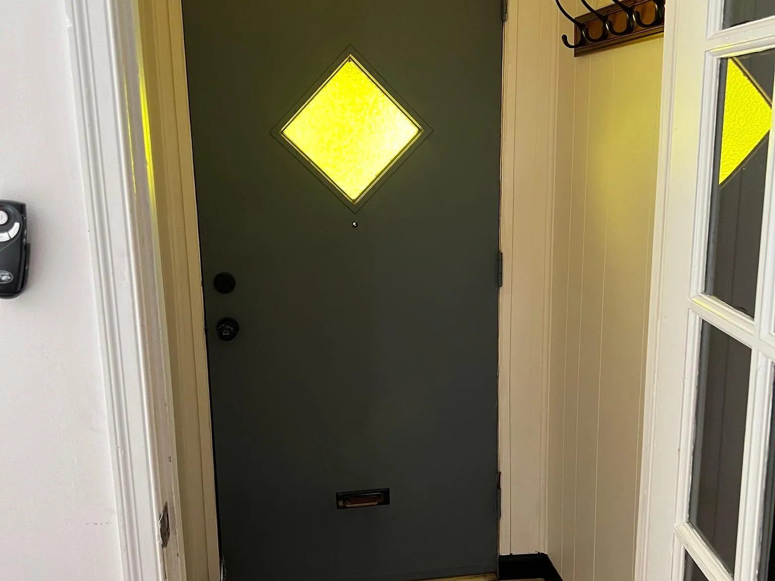 3 bed, 1200 sqft, $2,100 — Photo 4