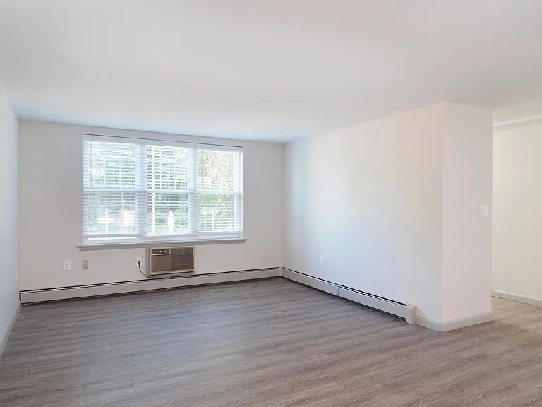 Enclave West Hartford / Parc West — Photo 16