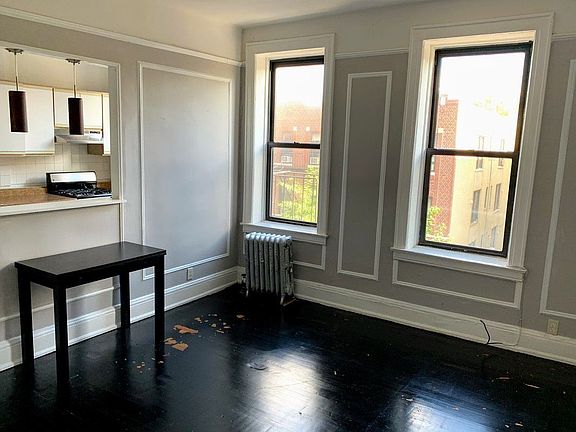 4th image of 3122 35th St APT 3F