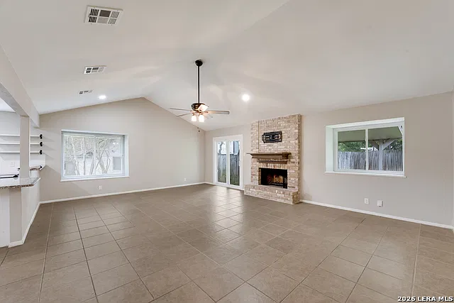 3 bed, 2.0 bath, 1570 sqft, $1,750 — Photo 2