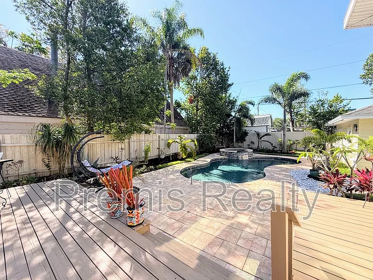 1103 Charles St — Photo 23