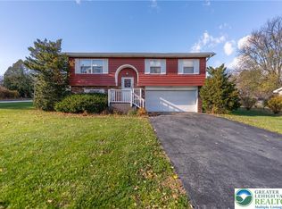 38 S Herbein Dr, Topton, PA