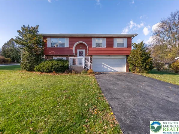 38 S Herbein Dr, Topton, PA 19562