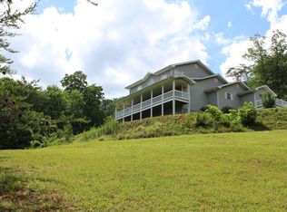 879 Twin Mountain Rd, Hiawassee, GA 30546