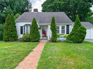 9 Harris St E, Riverside, RI 02915