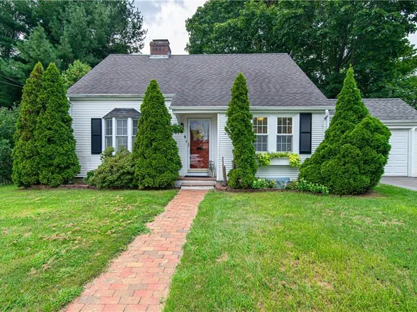 9 Harris St E, Riverside, RI 02915