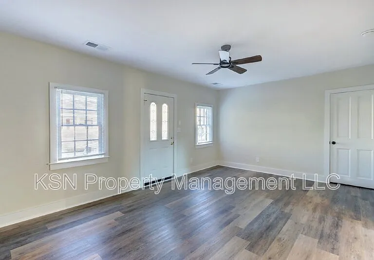 543 E Harris St — Photo 8