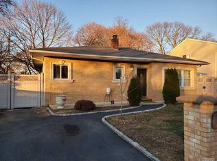 22 Somerset Rd N, Amityville, NY 11701