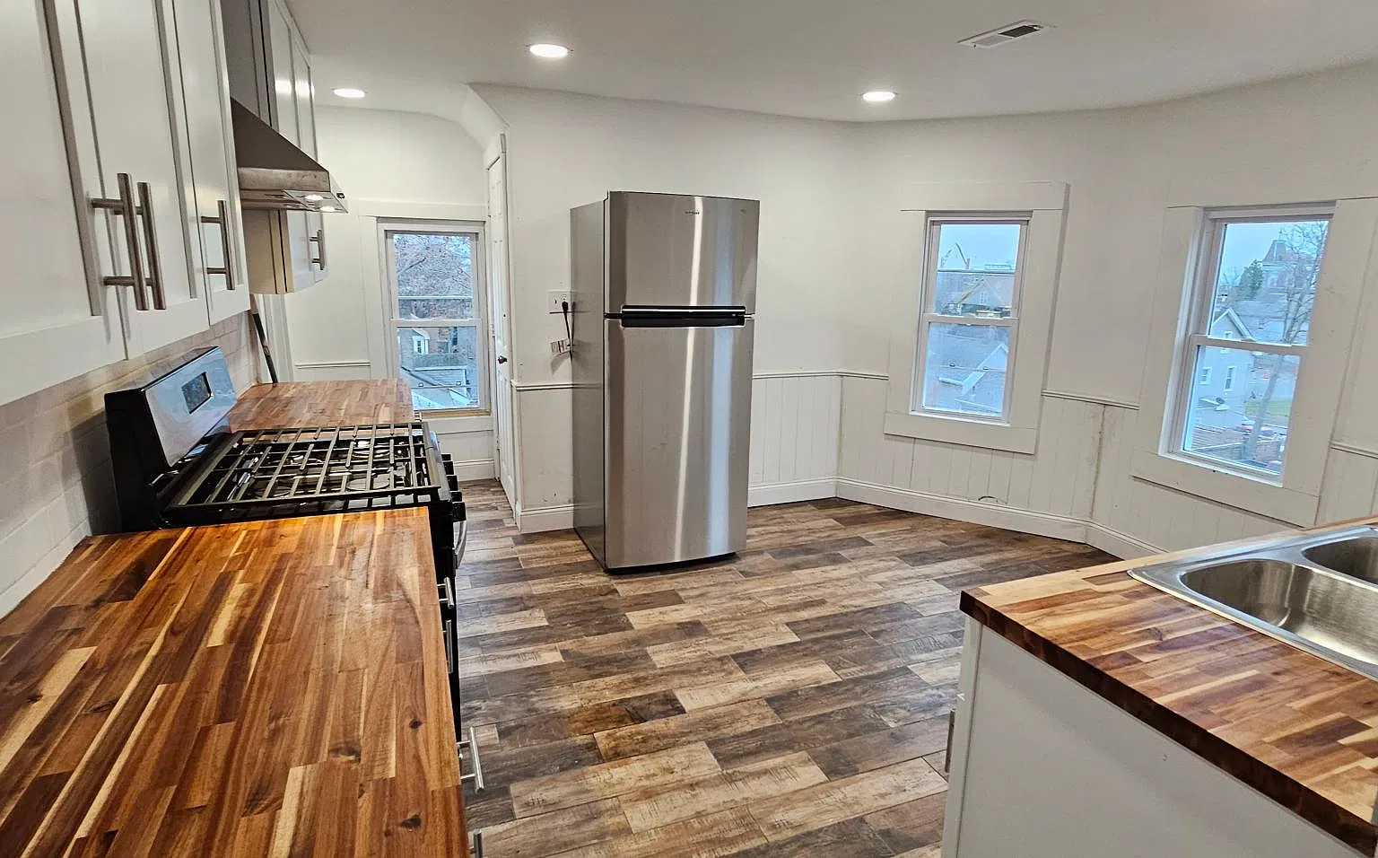 3 bed, 1200 sqft, $1,850 — Photo 4