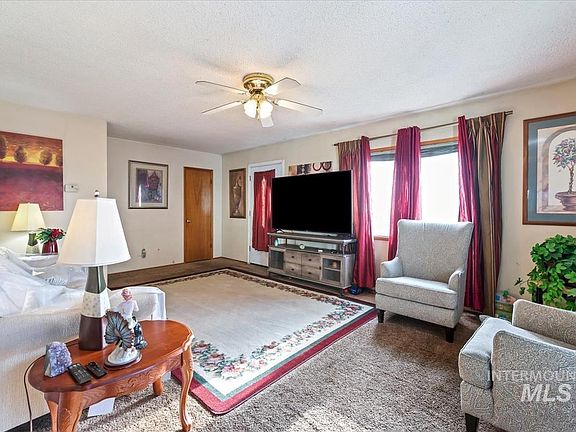 3rd image of 404 S Whitley Dr