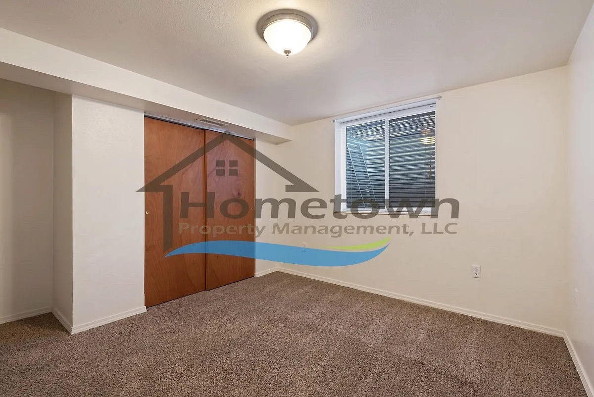 Spacious 4 Bedroom 2 Bath Duplex Unit in Hayden — Photo 2