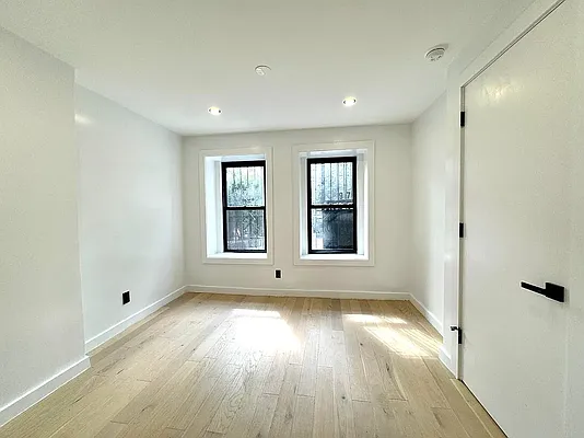 Rented by Pear NYC LLC | media 33