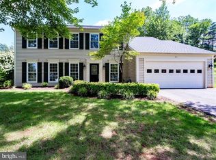 10 Moss Rd, Sterling, VA 20165