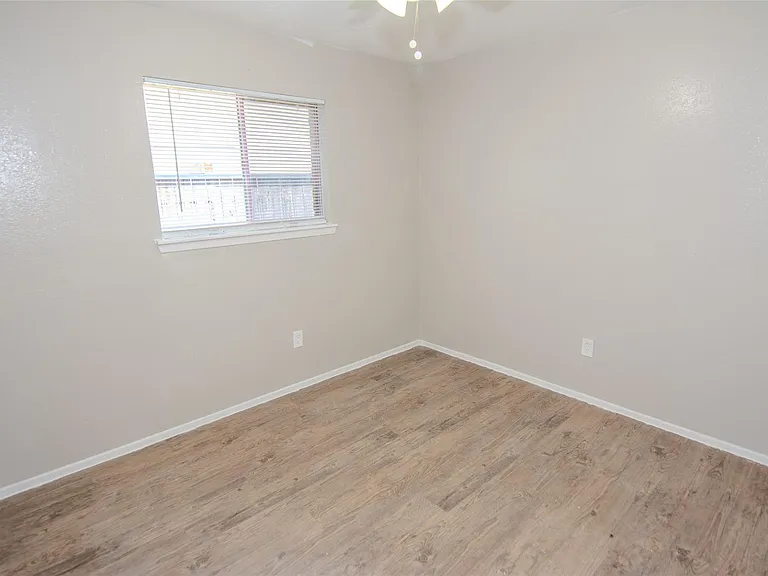 9311 Golden Wood Ln — Photo 9
