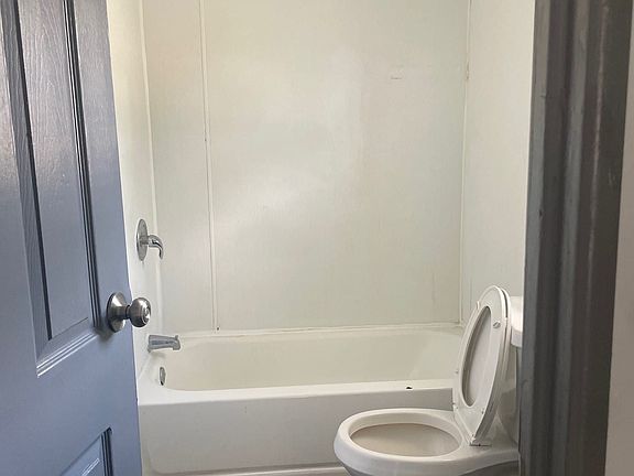 3rd image of 120 Cunningham Blvd