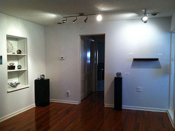 3rd image of 320 N Michigan St Fl 3
