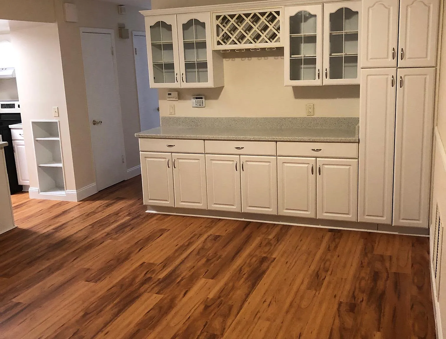 5 bed, 2450 sqft, $3,000 — Photo 4