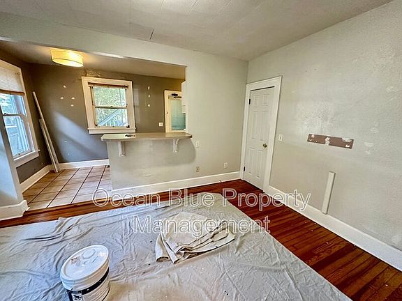 5th image of 824 6th St N APT 1