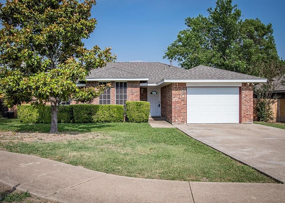 1st image of 2106 Mesa Wood Dr