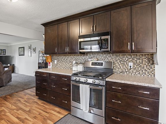 5th image of 2630 NE Aurora Ave