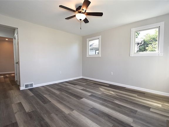 3rd image of 1050 Val St