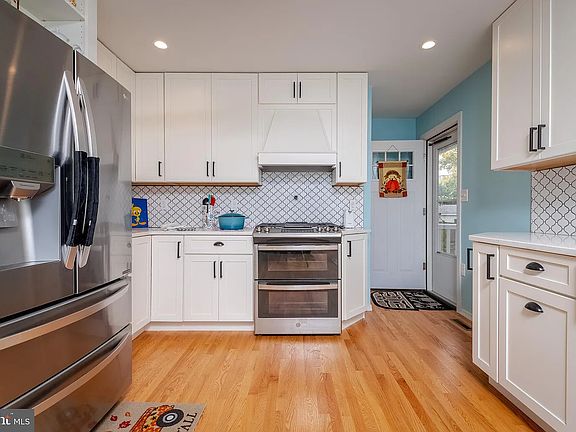 3rd image of 600 Market St