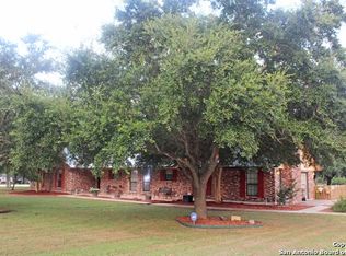 1163 County Road 5710, Devine, TX 78016