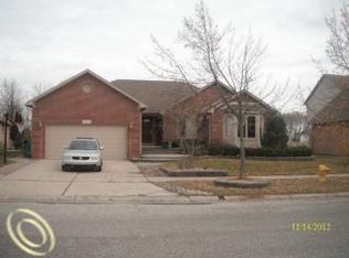 49032 Walnut Creek Dr, Macomb, MI 48044