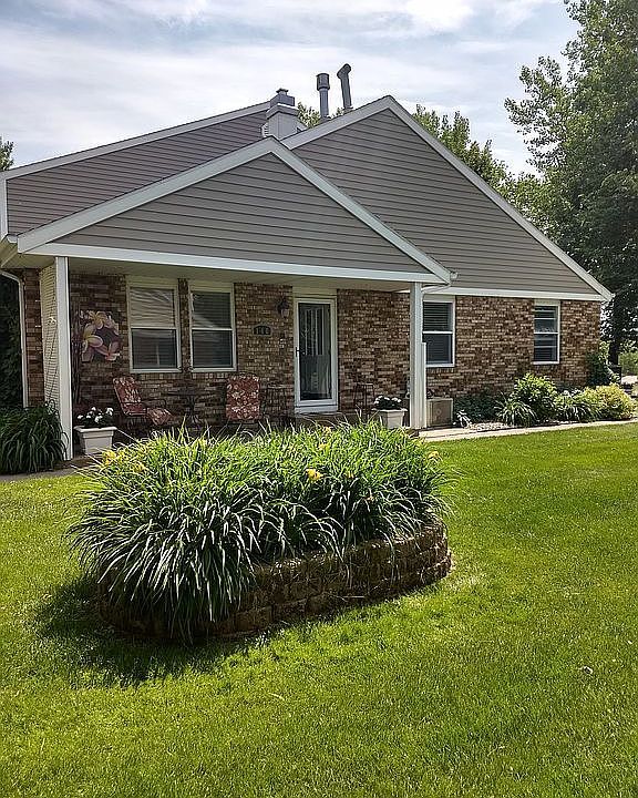 Beautiful end unit condo.
