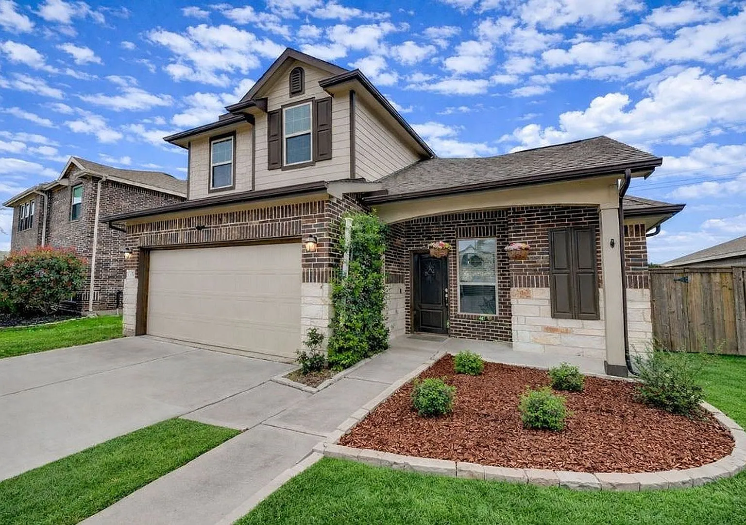 4 bed, 2369 sqft, $2,700 — Photo 1