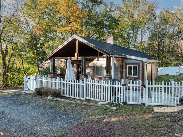 745 Panza Dr, Mechanicsburg, PA 17050