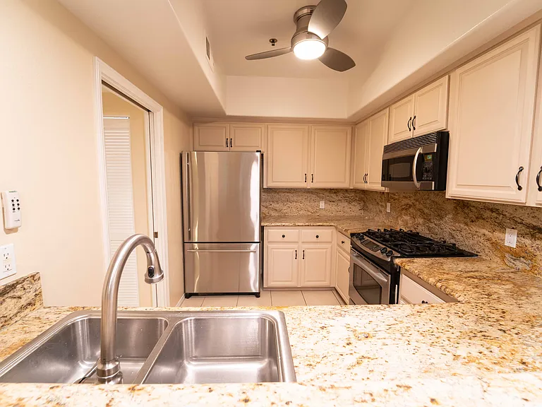 12011 Goshen Ave #202 — Photo 6
