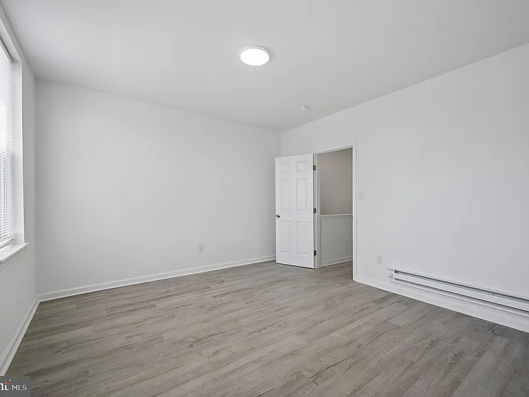 247 W Berkley St — Photo 8