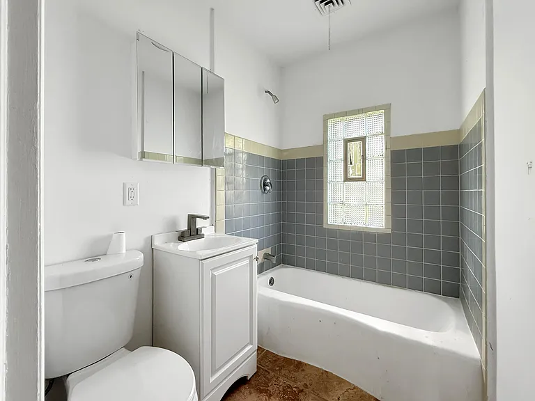 3044 Hickory Grove Ave — Photo 3