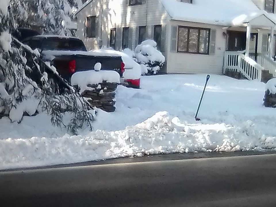 2nd image of 596 Sackett Lake Rd