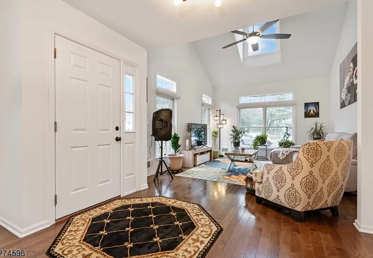 18 Pond Ridge Dr — Photo 3