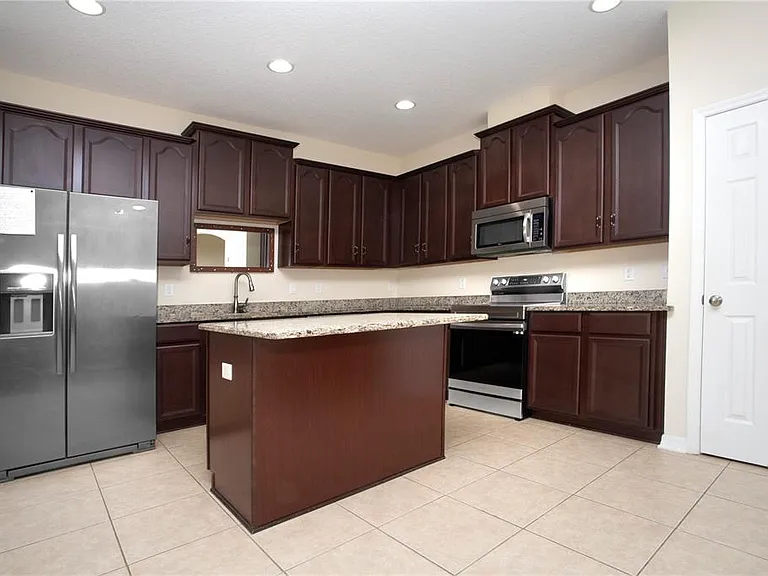 1319 Rowantree Dr — Photo 7