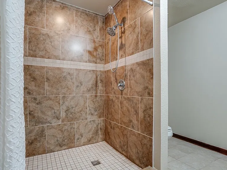310 Salem Dr #1 — Photo 6