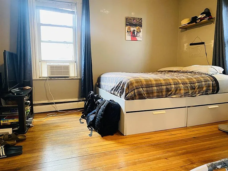 46 Middle St #3R — Photo 8