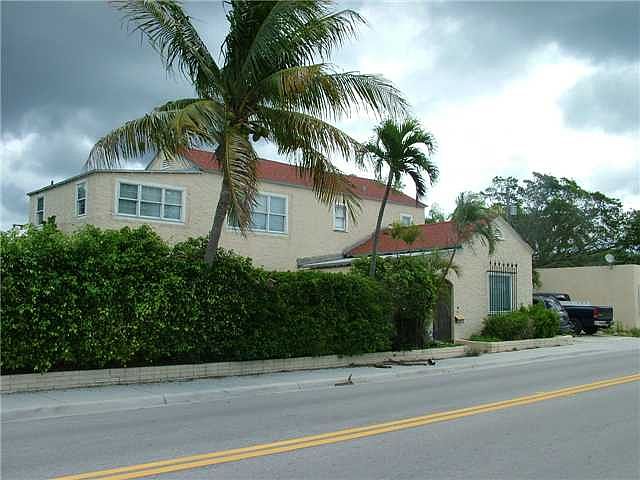 1st image of 622 10th Ave N