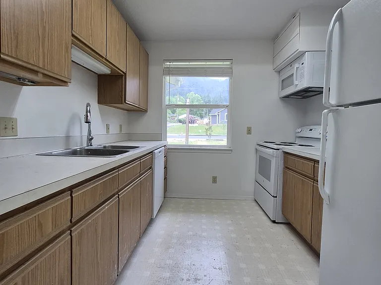 627 NE Forest Ln — Photo 12