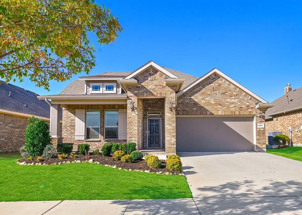 1st image of 809 Meadows Dr