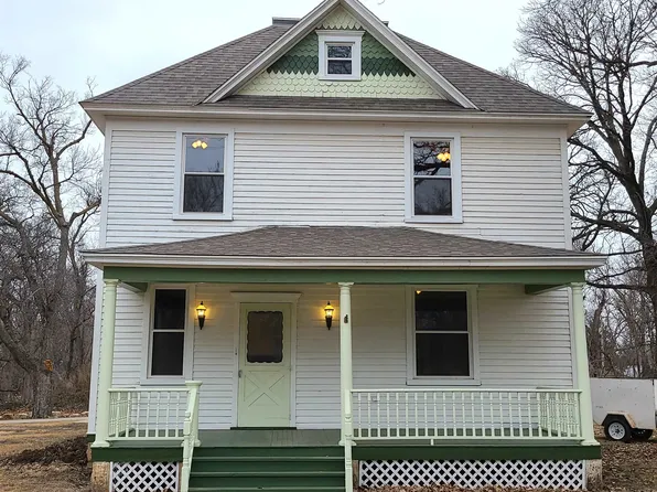 324 W Swensson Ave, Lindsborg, KS 67456