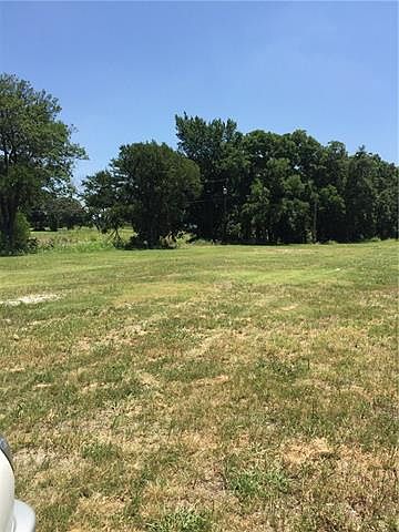 2nd image of 1700 Castle Dr