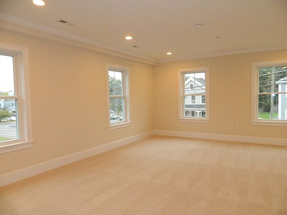 4th image of 67 North St Ste 2A