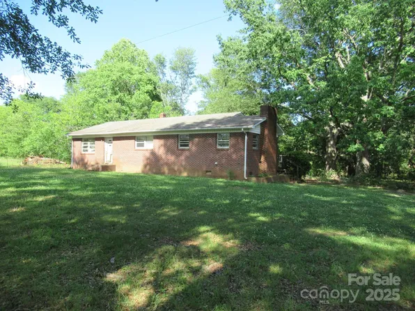 104 Pansy Ln, Grover, NC 28073