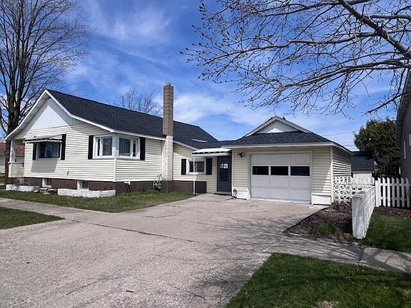 2nd image of 200 N 13th Ave