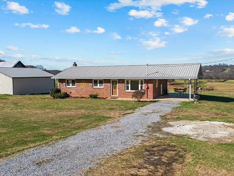 1122 Highway 107 — Photo 38