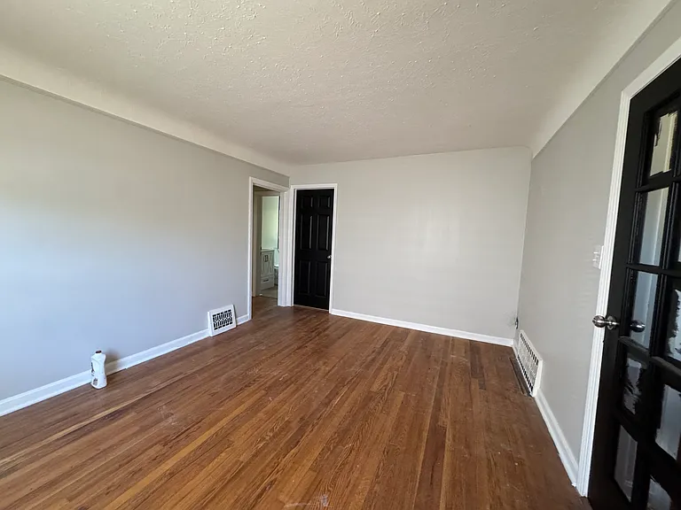 21570 Priday Ave — Photo 2